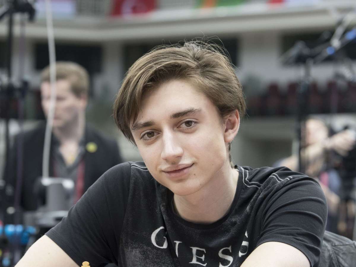 Стоит ли обвинять Даниила Дубова в предательстве?