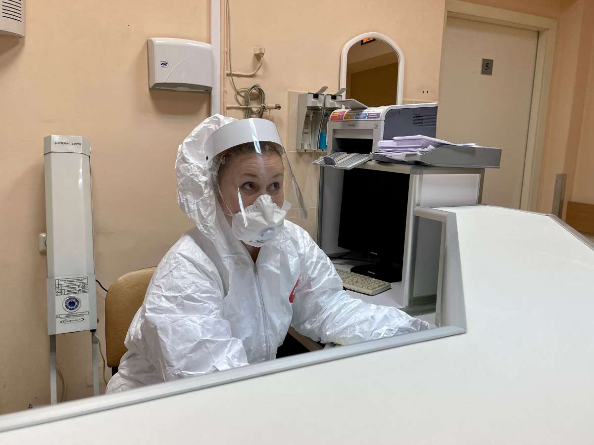 Новый штамм коронавируса назвали "российским дельтакроном".