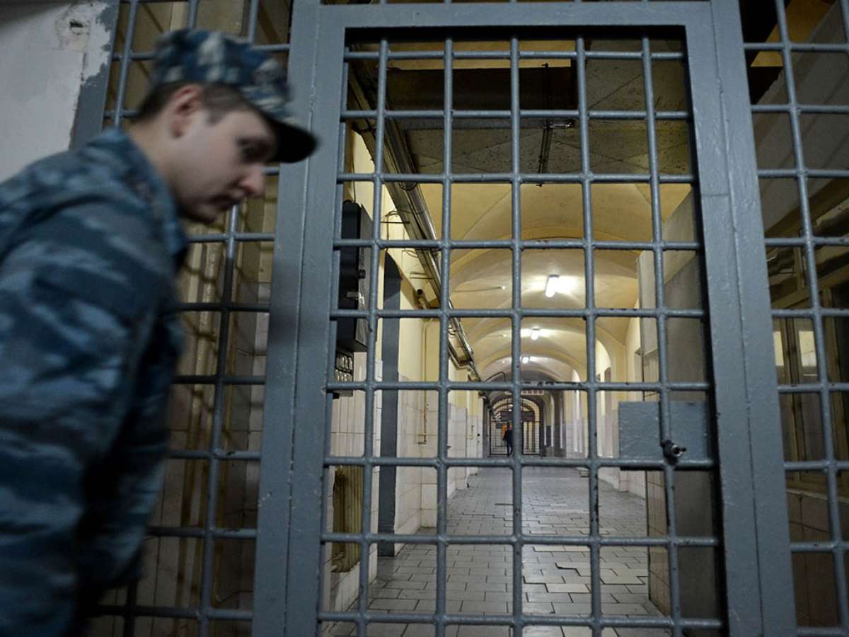 Российские СИЗО переполнены.