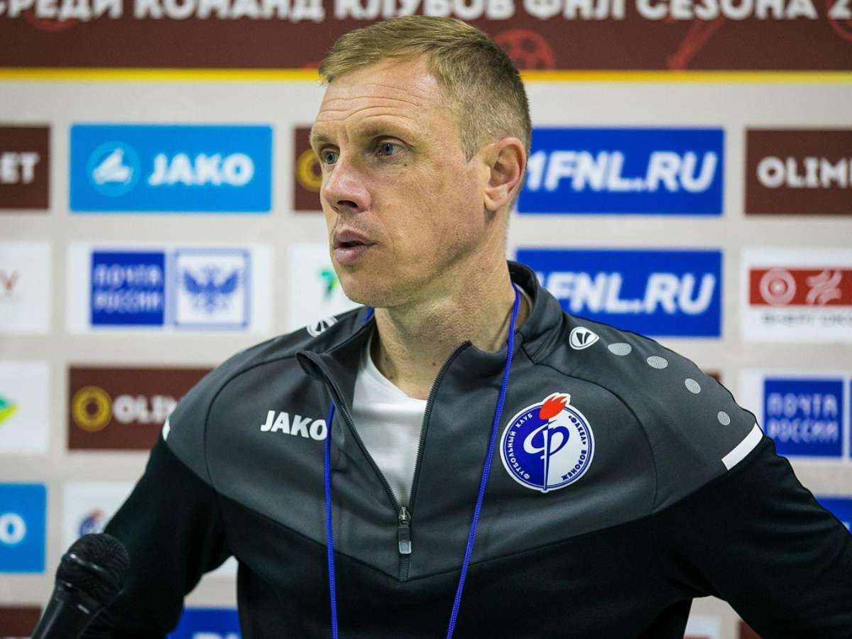 Олег Василенко ушел с поста главного тренера «Факела». 