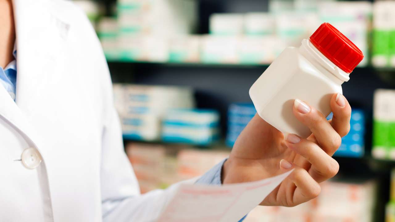 В России могут ограничить продажу спиртосодержащих лекарств