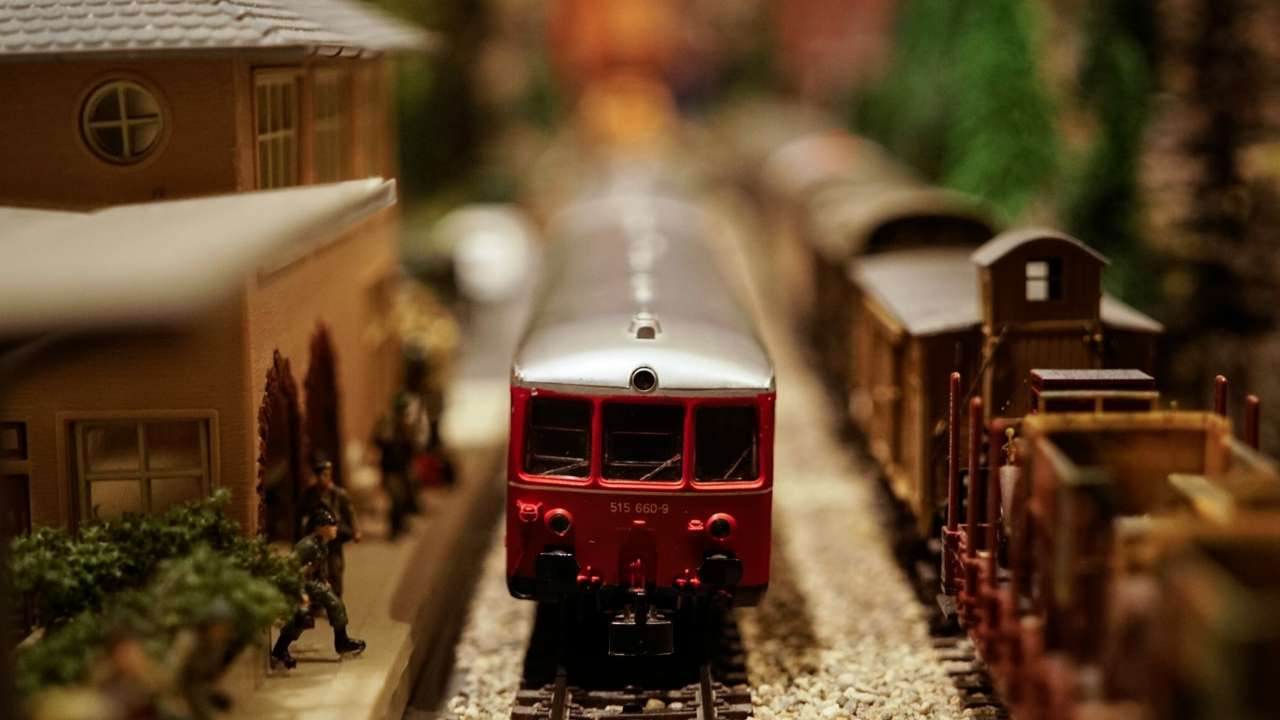 Минпромторг нагло обманули на 160 млн рублей при разработке игрушечного поезда «Россия»