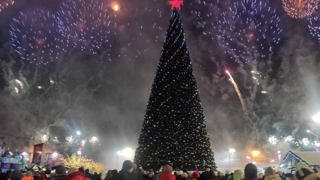 В российских регионах отменяют новогодние мероприятия