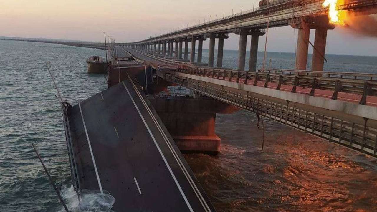 Крымский мост в огне