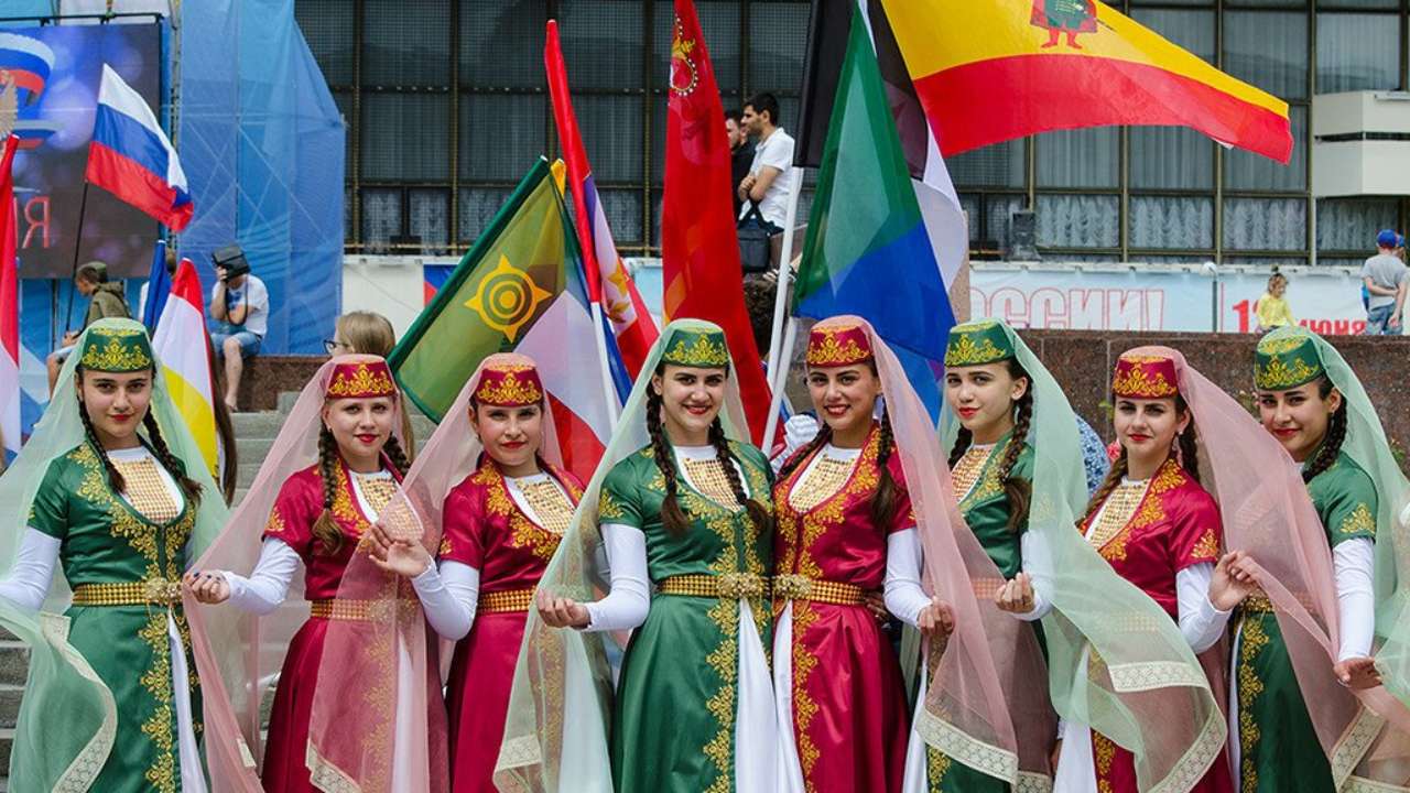 В России хотят штрафовать за оскорбление региональных символов