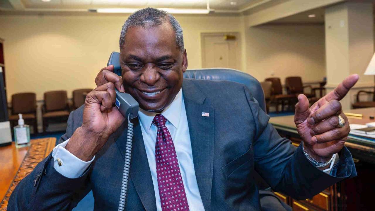 Сергей Шойгу провел телефонный разговор с главой Пентагона