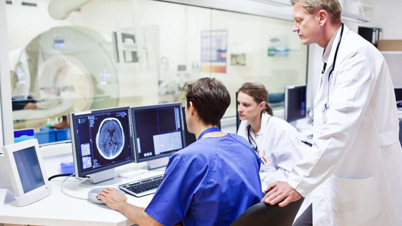 Российские ученые из СГУ изобрели метод диагностики поражения нервов по каплям пота