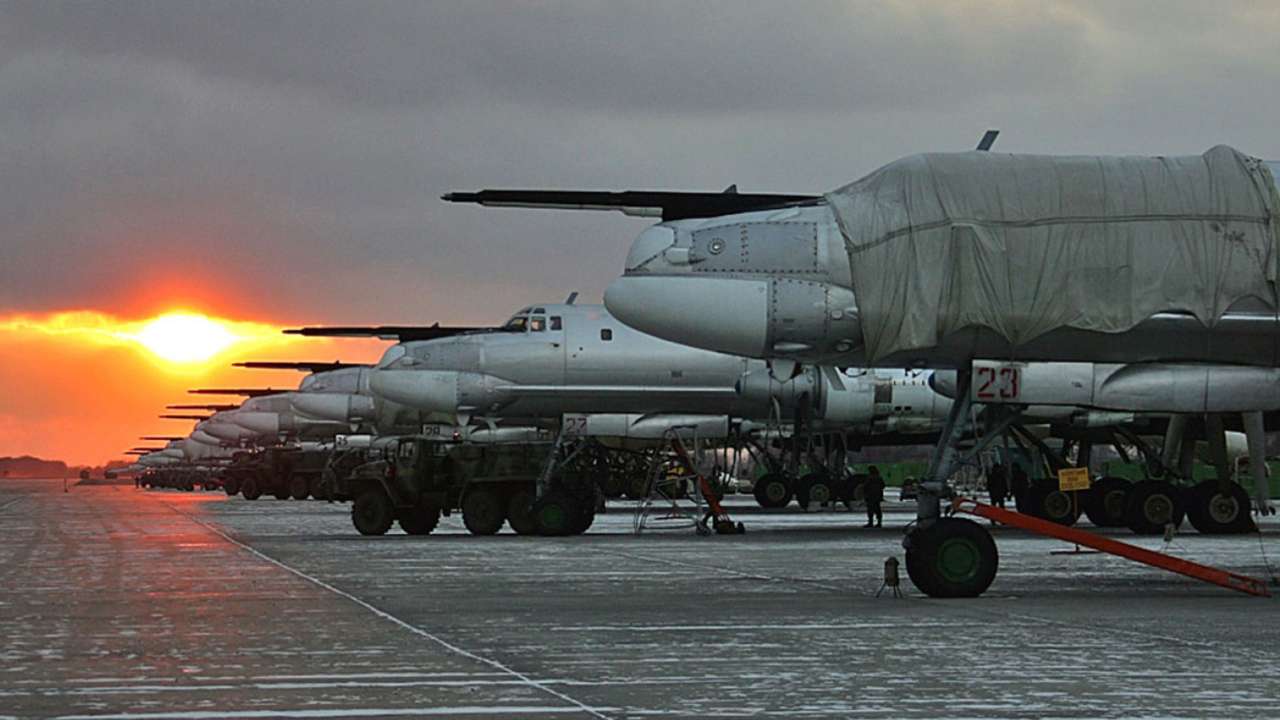 Украинский беспилотник атаковал военный аэродром в Энгельсе Саратовской области