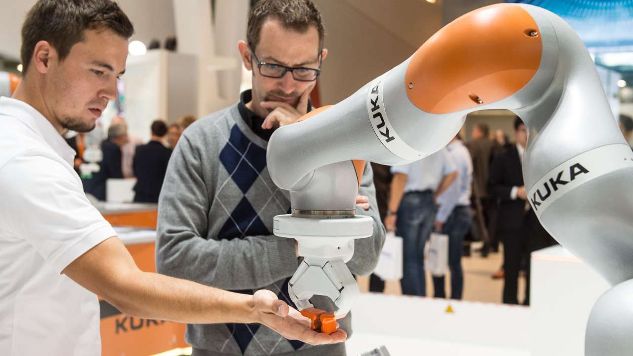 Российские ученые из «Сколтеха» разработали VR-тренажер для реабилитации пациентов с парализованными после инсульта или травмы ногами