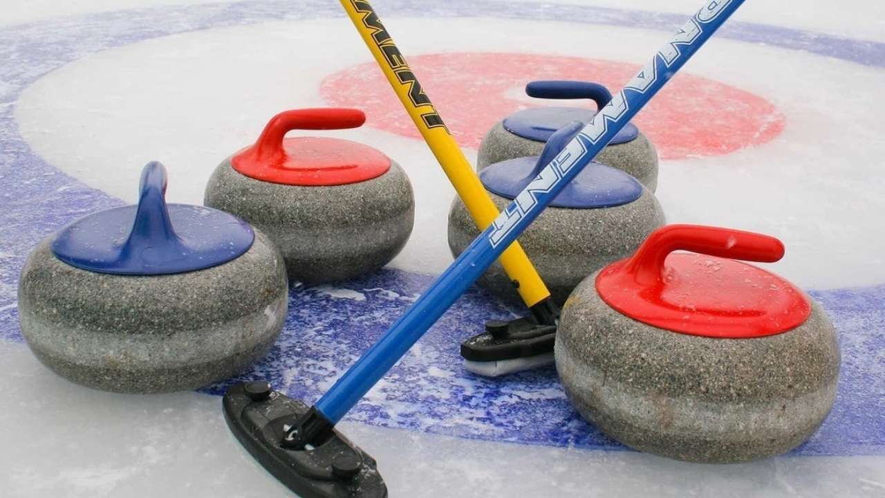 В России наладили производство инвентаря для кёрлинга