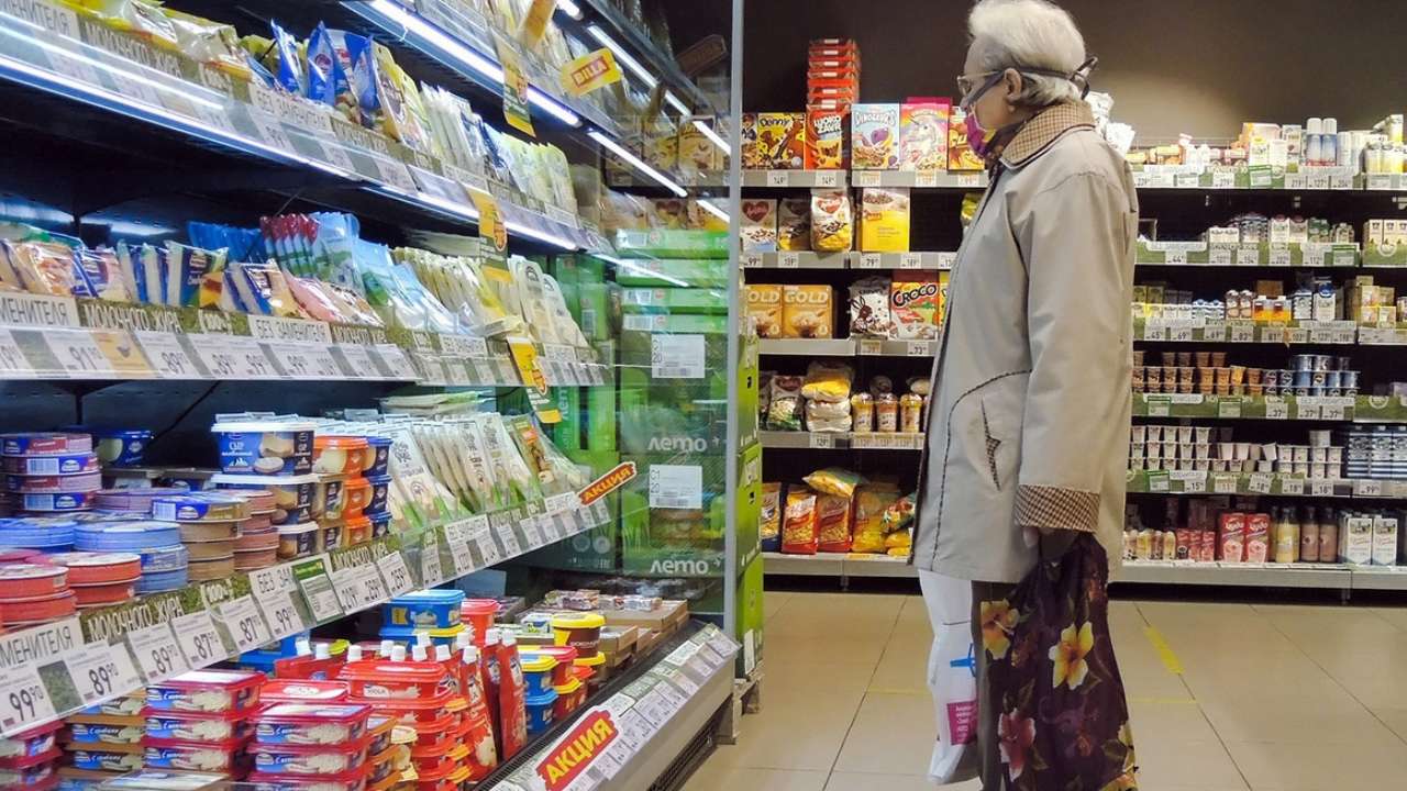 В России произошло рекордное падение спроса на товары первой необходимости