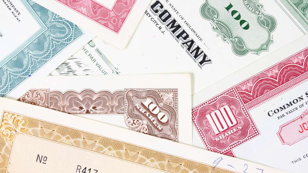 В России продлен запрет на продажу ценных бумаг недружественных государств