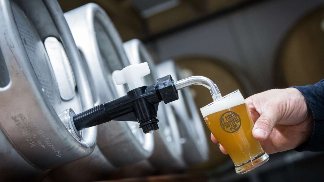 В России начала действовать обязательная маркировка пива и слабоалкогольных напитков в кегах