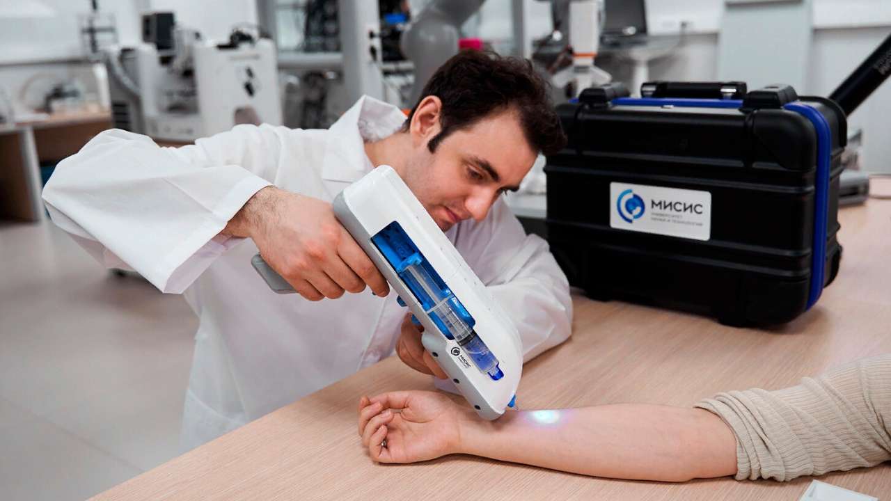 Ученые НИТУ МИСиС создали первый в России тканевой пистолет для обработки ран в военно-полевых условиях