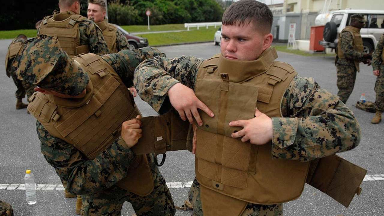 В России началось серийное производство штурмовых бронежилетов высокого класса защиты «Оберег»