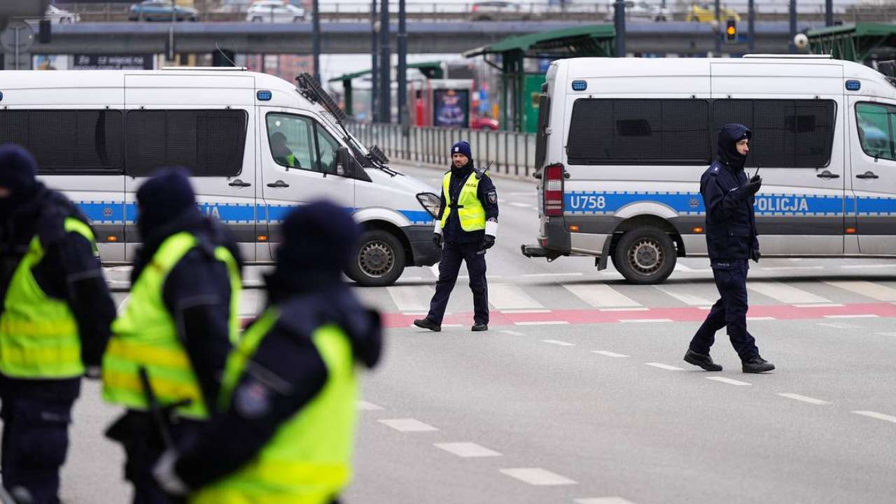 МИД РФ: Москва жестко ответит на вторжение польских властей на территорию школы при посольстве России в Варшаве