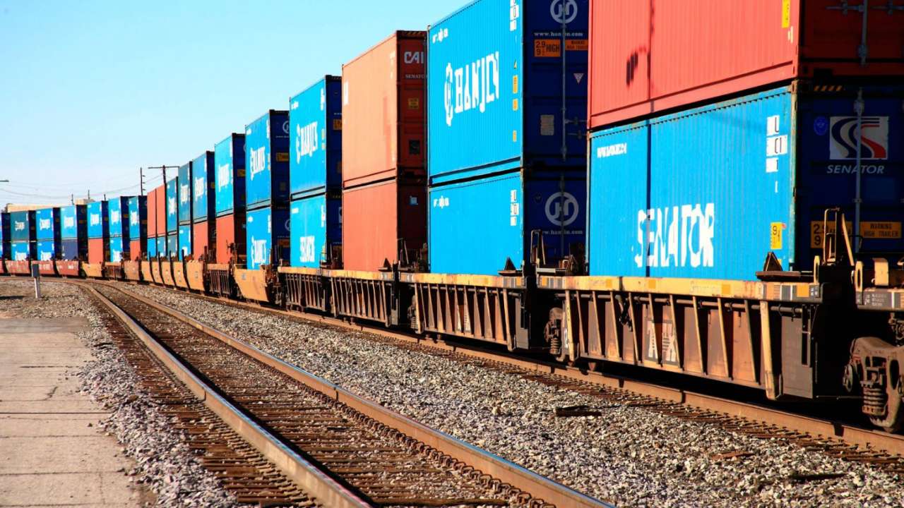 Евросоюз в рамках новых санкций намерен запретить транзит грузов через Россию