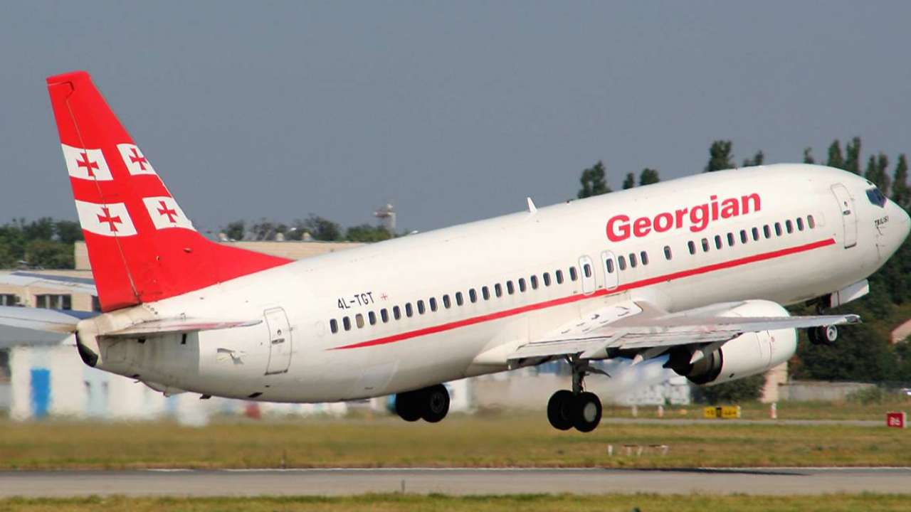 Путин снял запрет на авиасообщение с Грузией