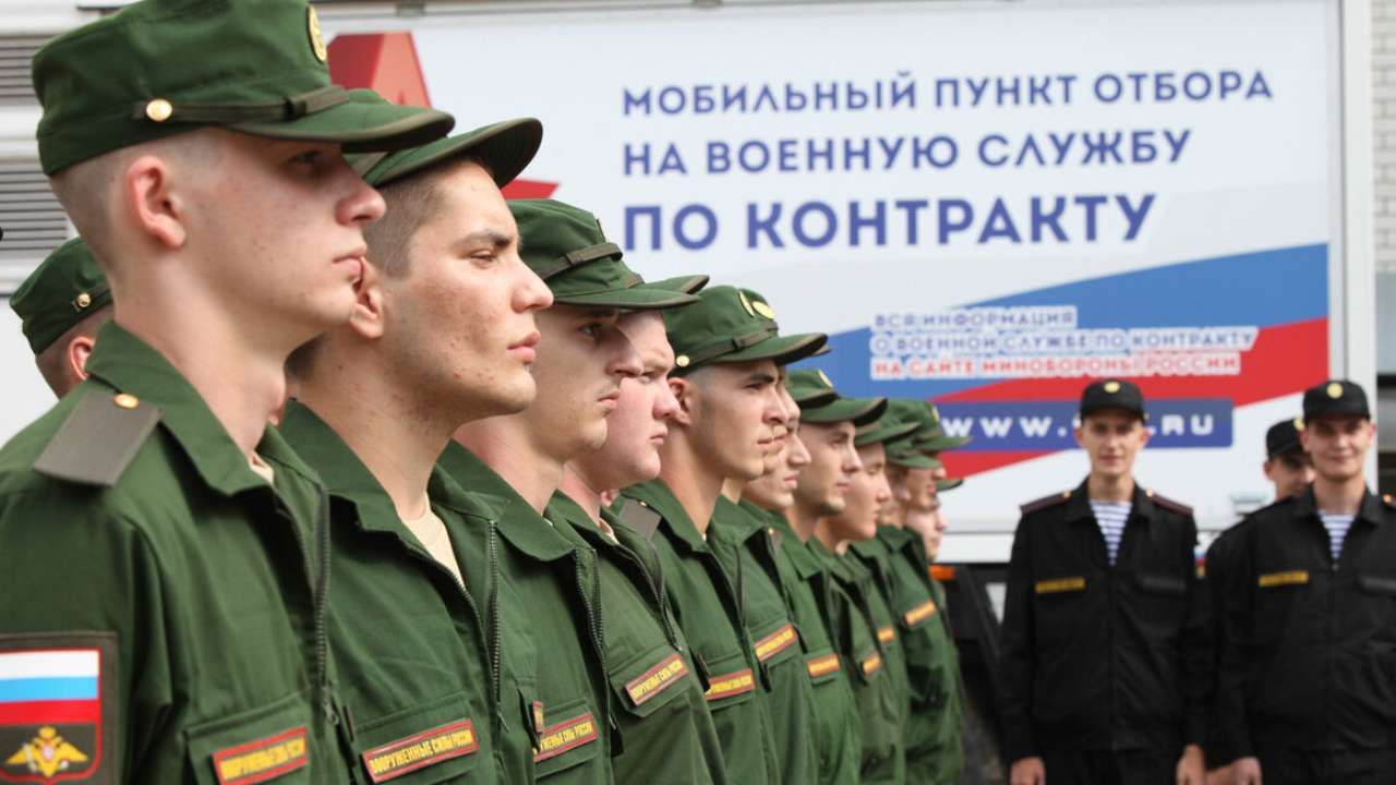 В России могут разрешить ограниченно годным и судимым служить по контракту