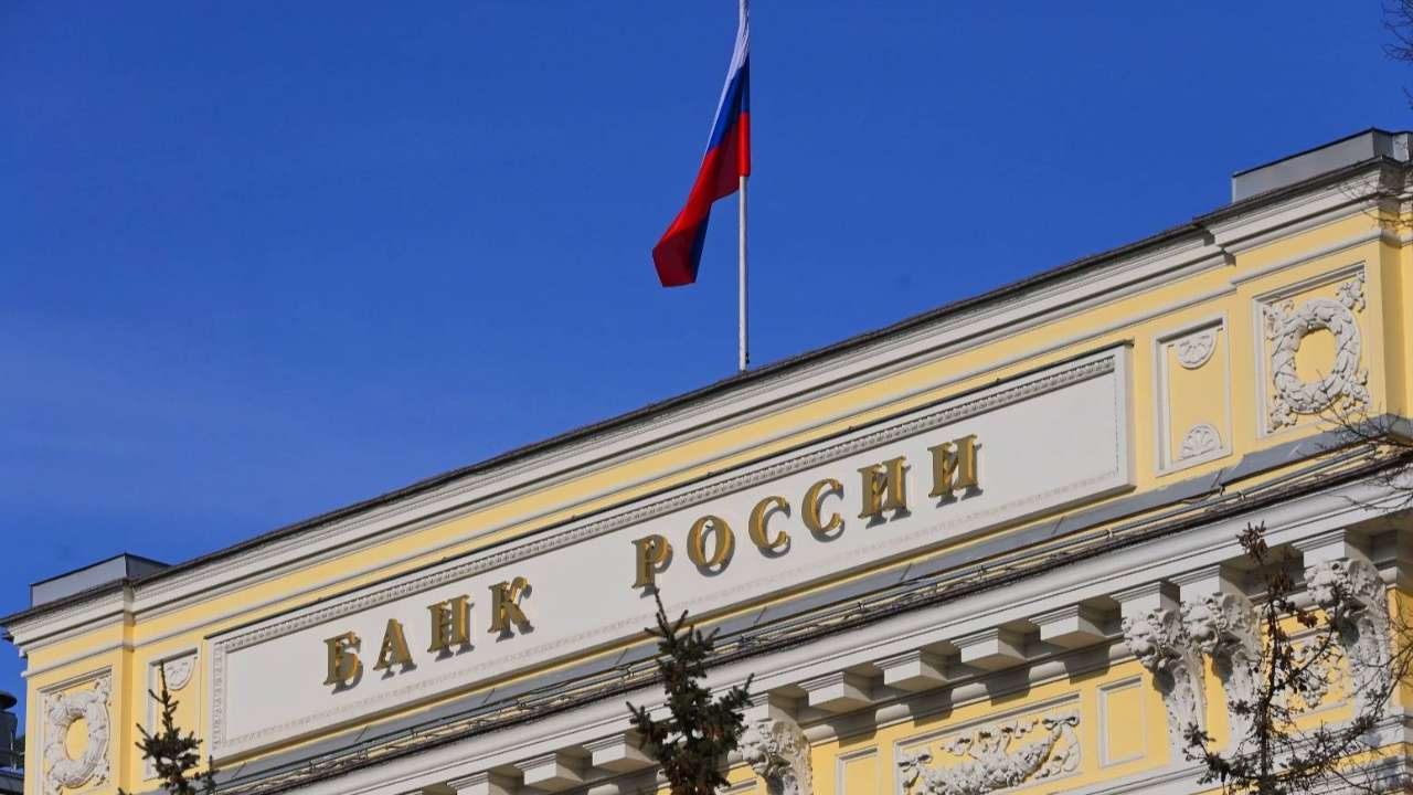 Центробанк в шестой раз подряд сохранил ключевую ставку на уровне 7,5% годовых