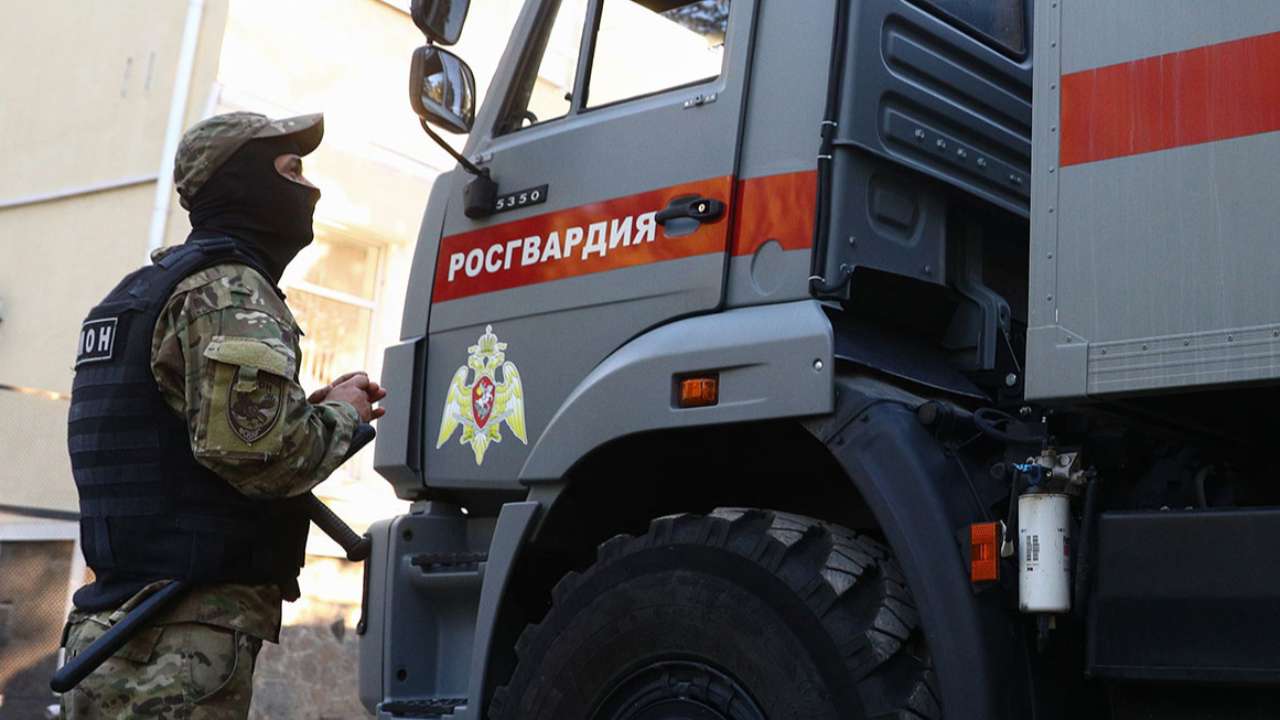 В нескольких регионах России введен режим КТО, перенесены школьные выпускные и прочие массовые мероприятия