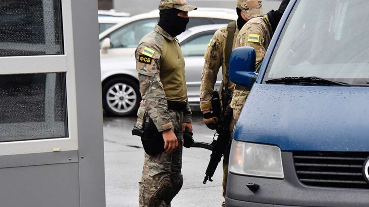 В России вступил в силу указ, позволяющий сотрудникам ФСБ обыскивать жилье и машины граждан без решения суда