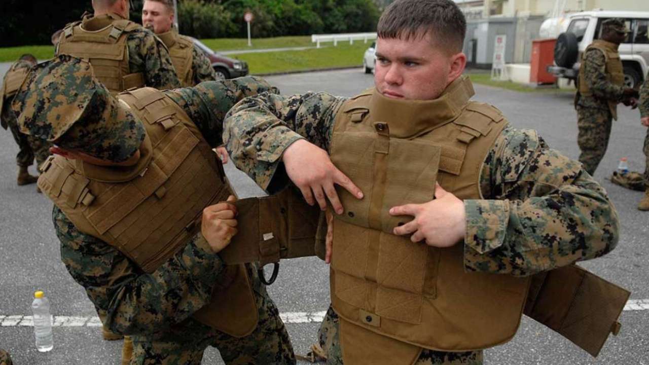 В зоне СВО протестировали бронежилеты «Оберег», защищающие от снайперских пуль калибра НАТО 