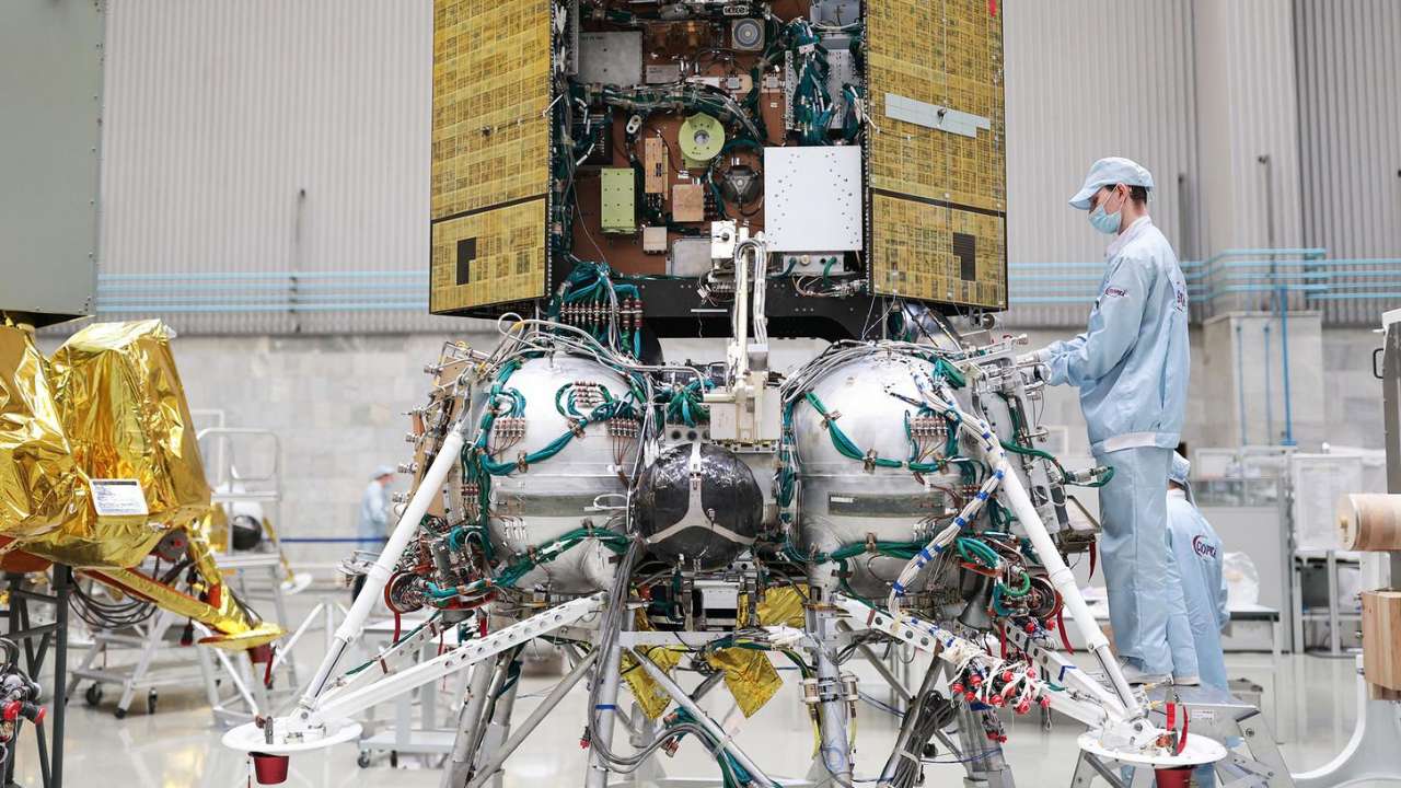 Роскосмос рассматривает возможность повторения лунной миссии в 2025-2026 годах