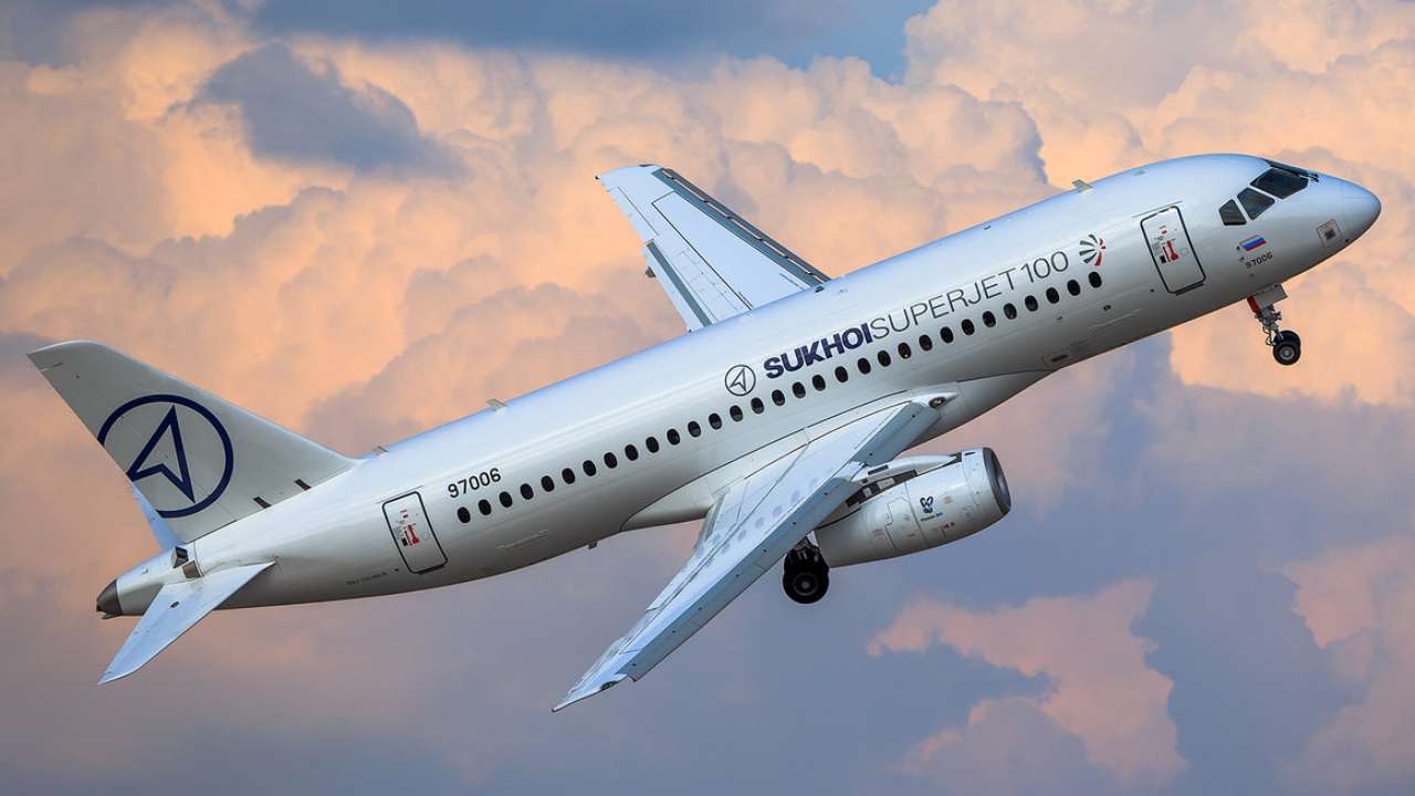 Импортозамещенный самолет SJ-100 совершил первый полет