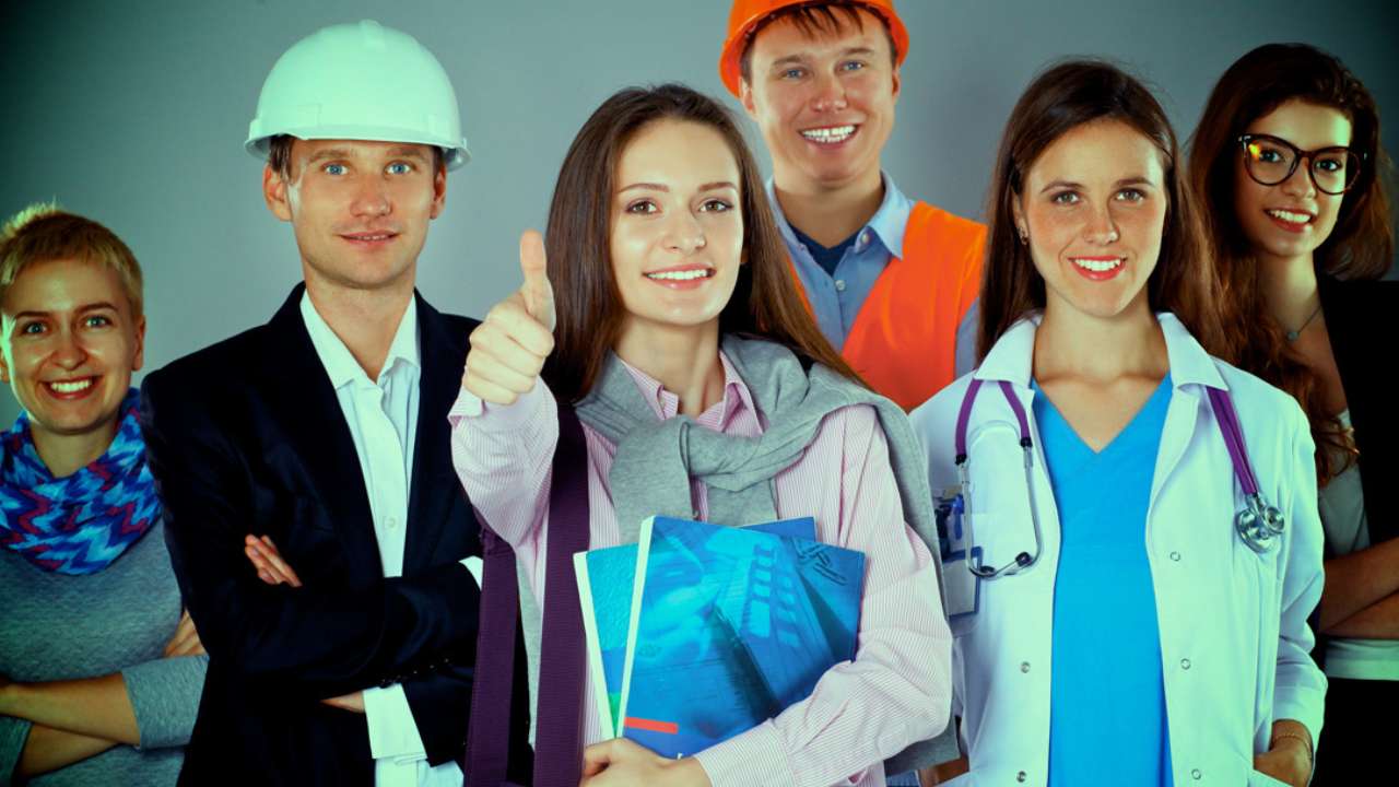 Кабмин выделит еще более 30 млрд рублей на повышение зарплат бюджетникам