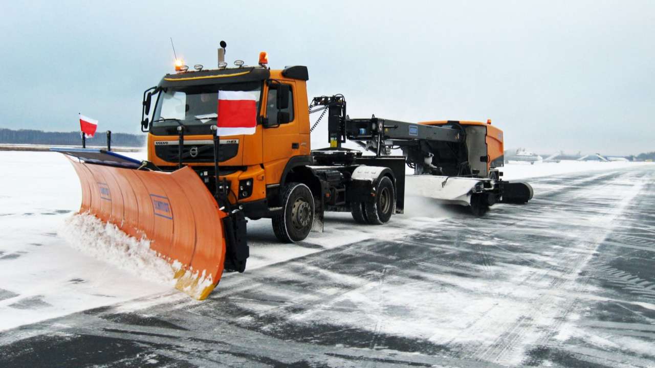 Ученые ЮУрГУ разработали импортозамещающее оборудование для уборки аэродромов