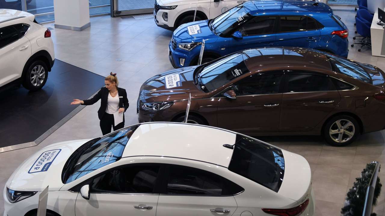 Автоэксперт Кадаков заявил о дефиците автомобилей на российском рынке