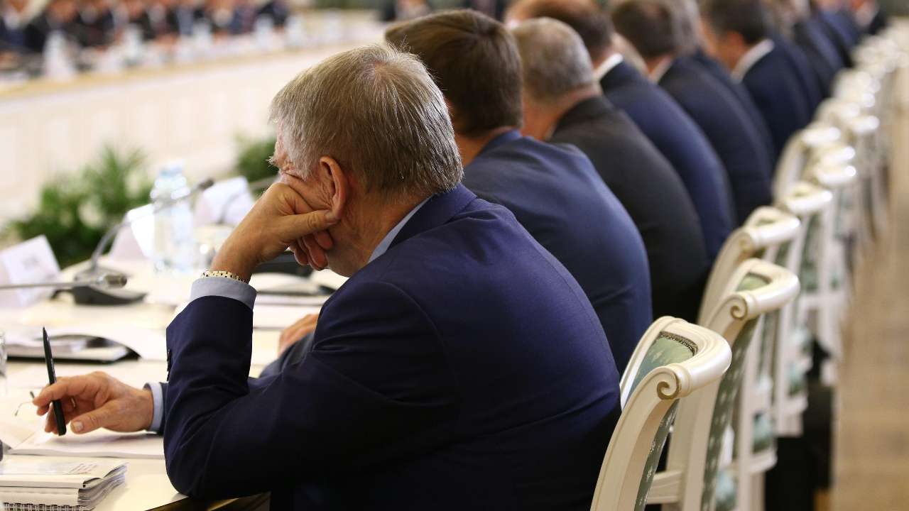 Правительство отказалось индексировать зарплаты чиновников в 2024 году