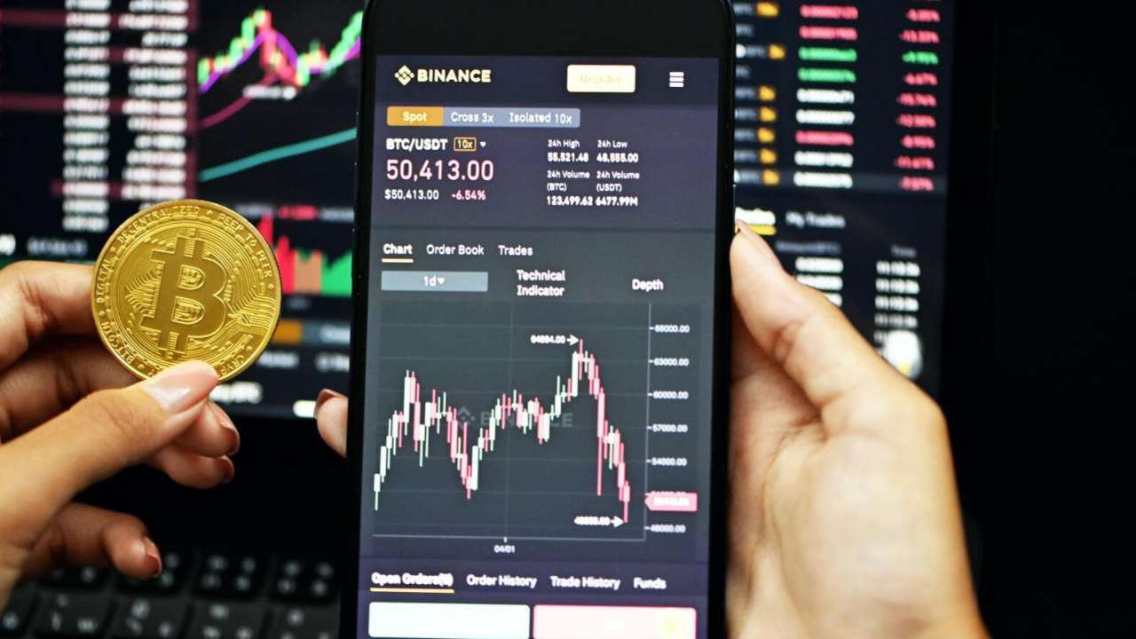 Крупнейшая криптобиржа Binance сообщила об уходе из России