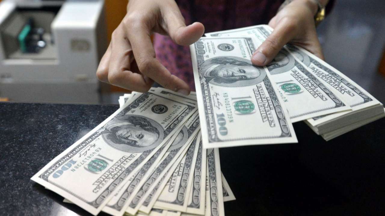 В России продлены еще на полгода ограничения на переводы валюты за границу