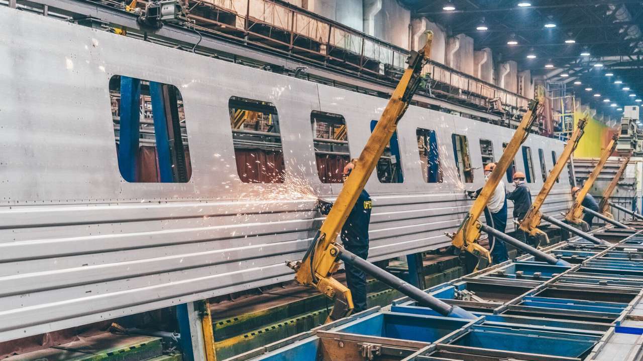 В России выросло производство пассажирских вагонов почти вдвое