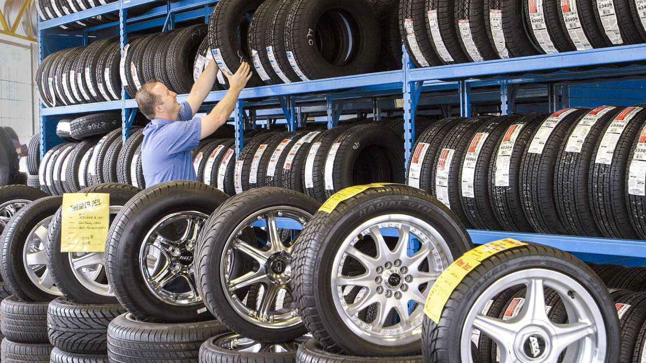 В России резко подорожала зимняя резина 