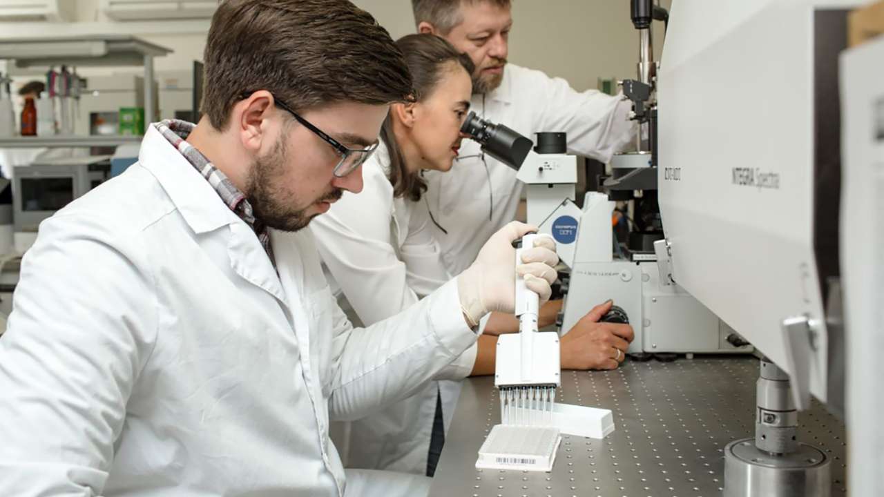 Патрушев заявил о необходимости повысить зарплаты российским ученым