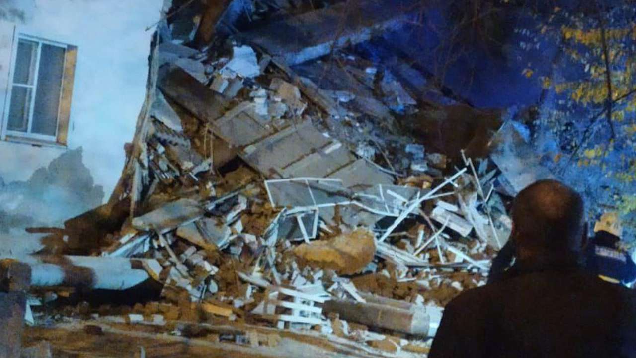 В Астрахани обрушились два подъезда жилого пятиэтажного дома