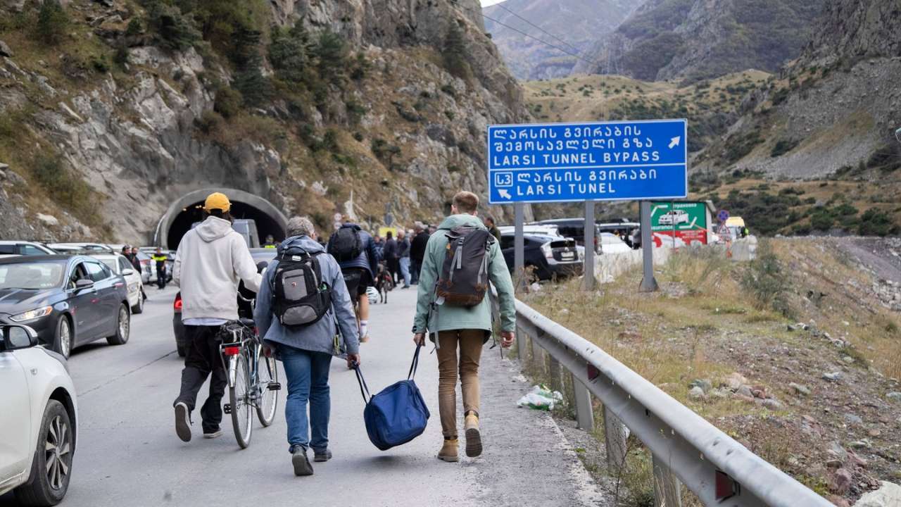 Около 40% уехавших из России в 2022 году вернулись обратно