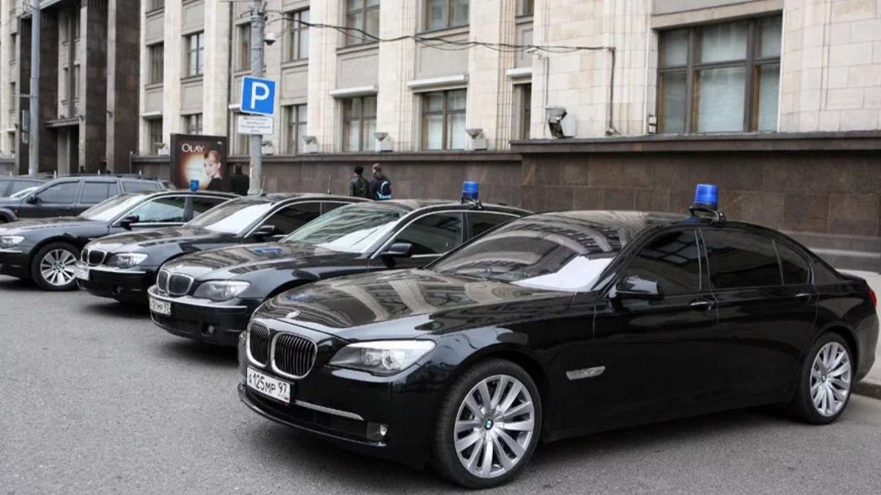 Госдума перестанет оплачивать расходы на бензин депутатам, которые ездят на иномарках