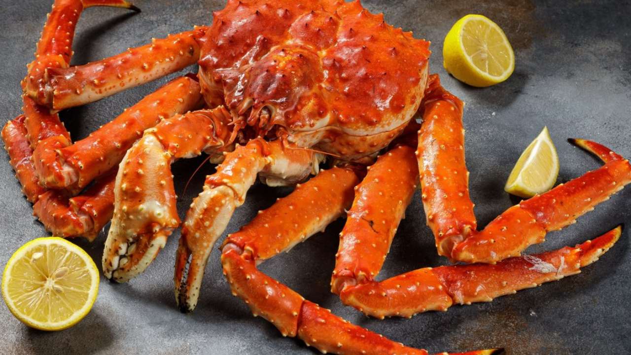 США запретили импорт лосося, трески, краба и минтая из России