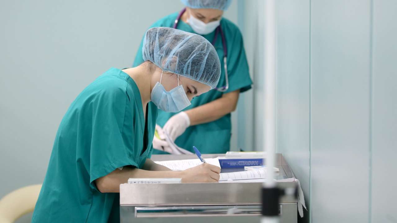 Правительство дополнительно направит свыше 7,5 млрд рублей на зарплаты медиков