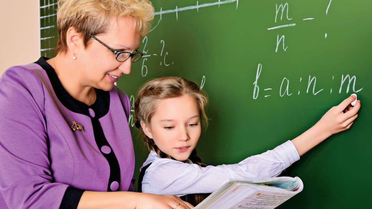 Правительство анонсировало новые меры поддержки учителей и наставников