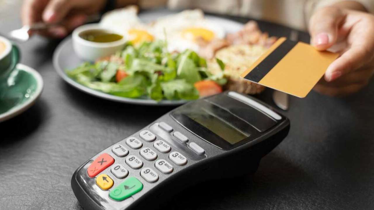 Правительство не поддержало законопроект о ресторанном сборе в пользу участников СВО