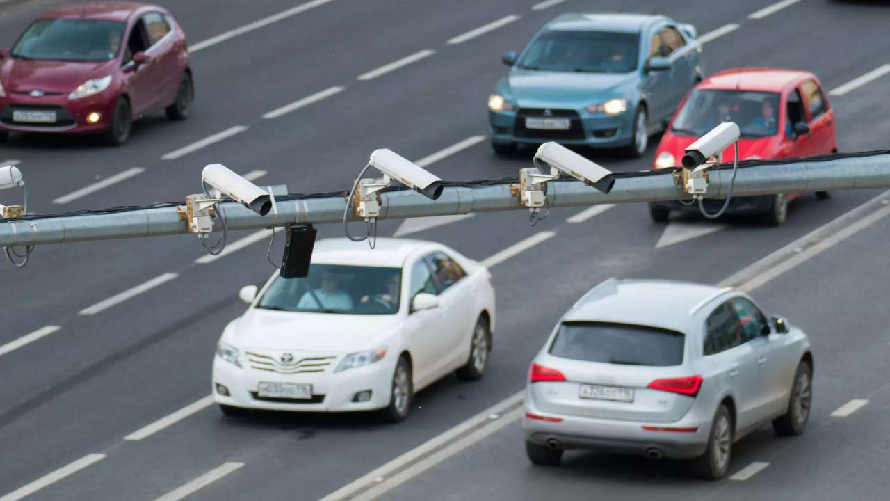 В России запретили продавать устройства, скрывающие номера машин от камер