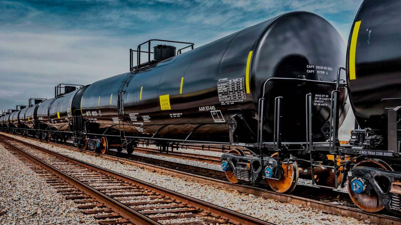 Российские грузоперевозчики попросили президента вернуть запрет на вывоз топлива из страны