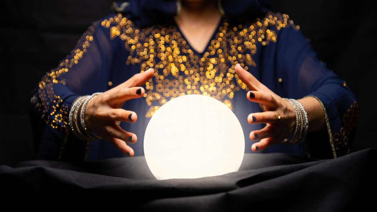 Патриарх Кирилл попросил депутатов подумать об ограничении услуг эзотериков и астрологов