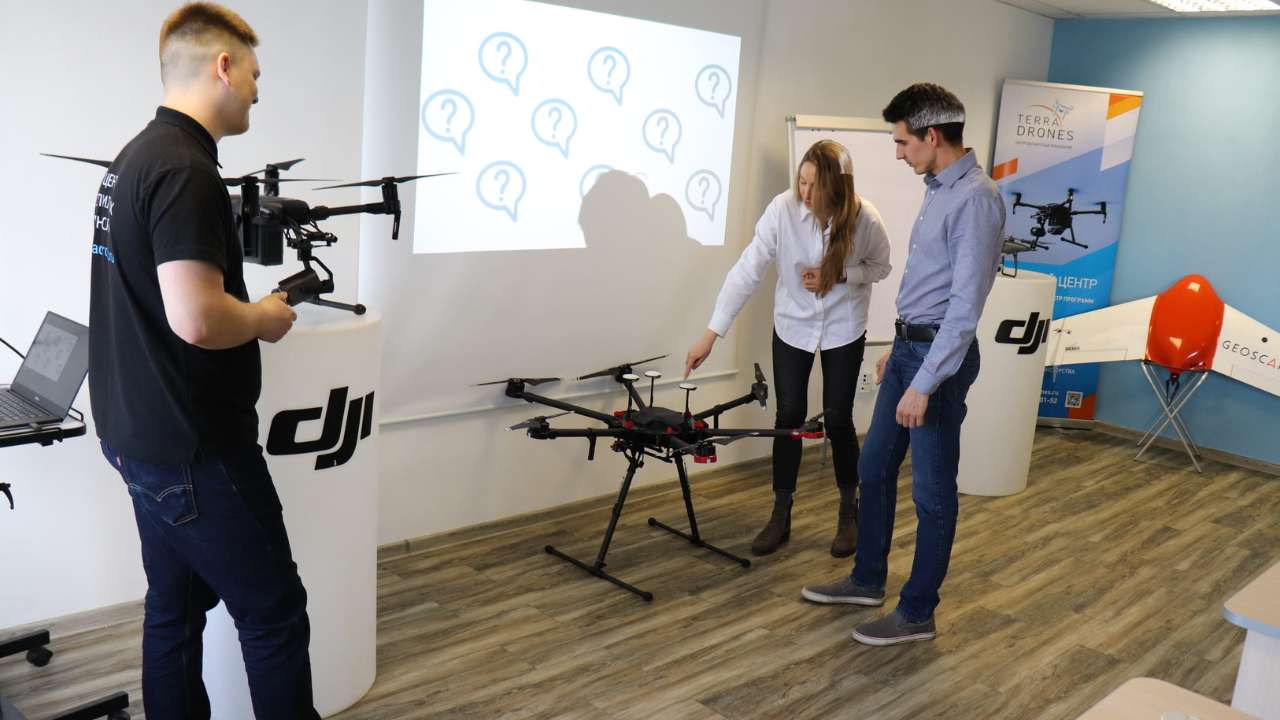 Правительство выделит 8,3 млрд рублей на оснащение школ оборудованием для изучения беспилотников