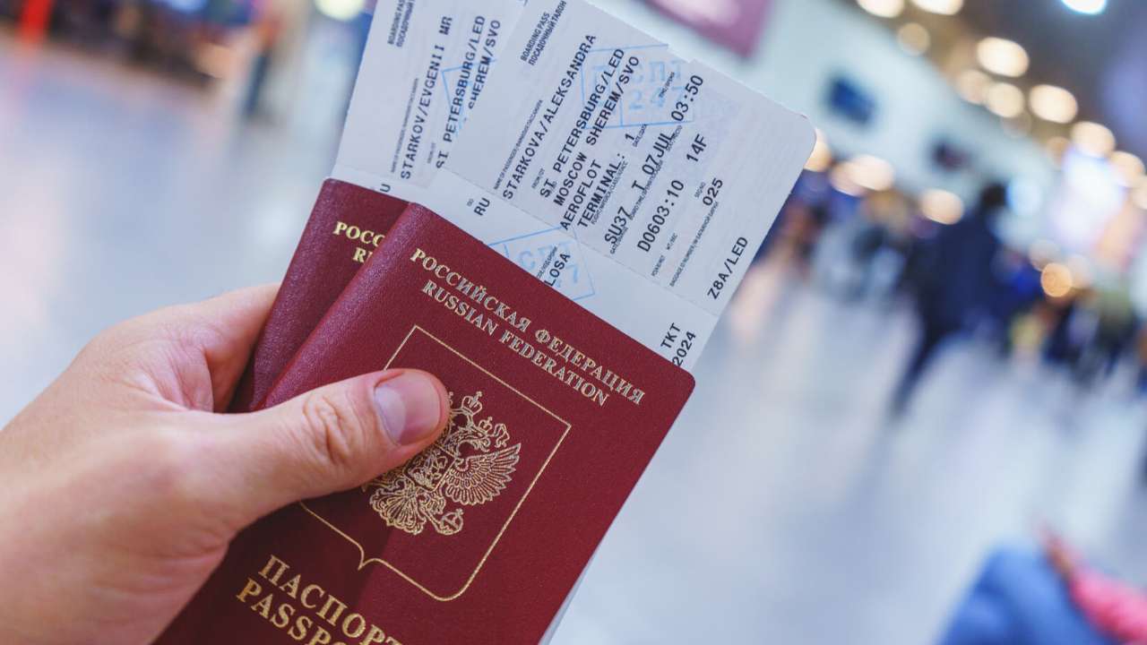 Путин потребовал не допускать чрезмерного роста цен на авиабилеты в России 